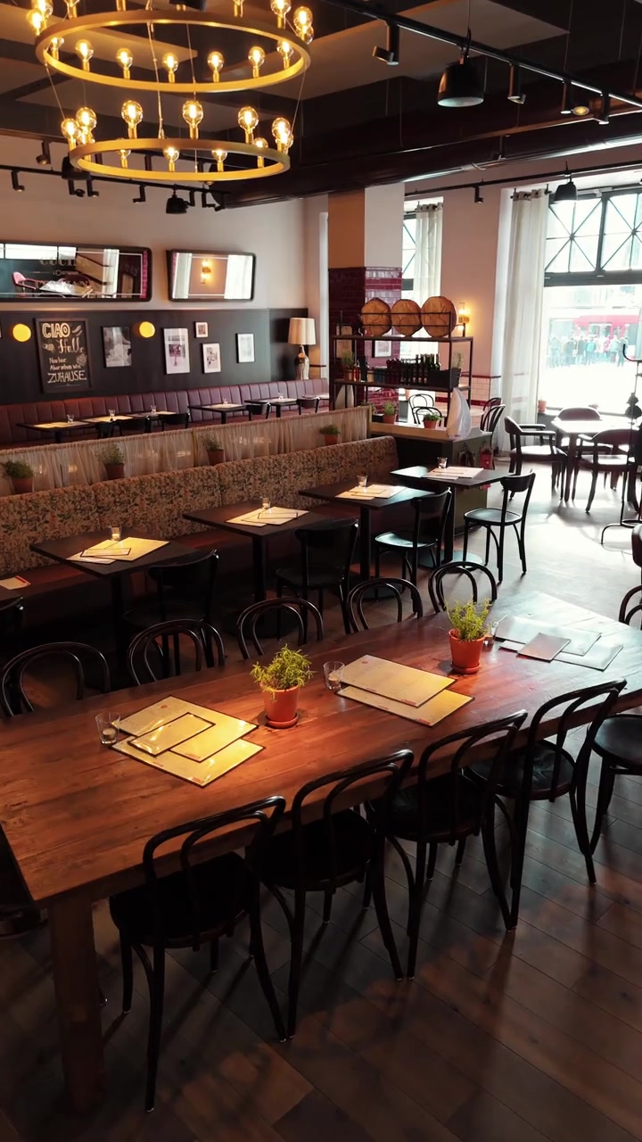 L’Osteria – L’Osteria Halle · Restaurant-Einblick, Standbild des Projektfilms