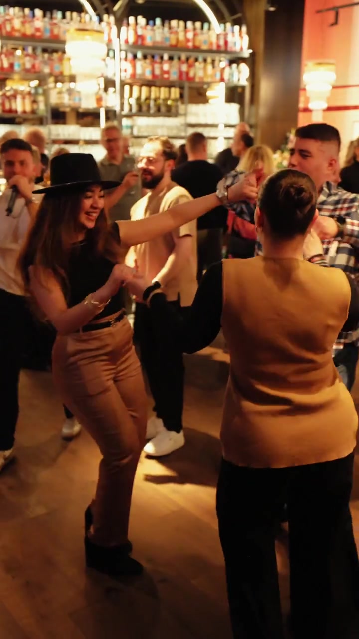 L’Osteria – L’Osteria · Eröffnung & Party, Standbild des Projektfilms